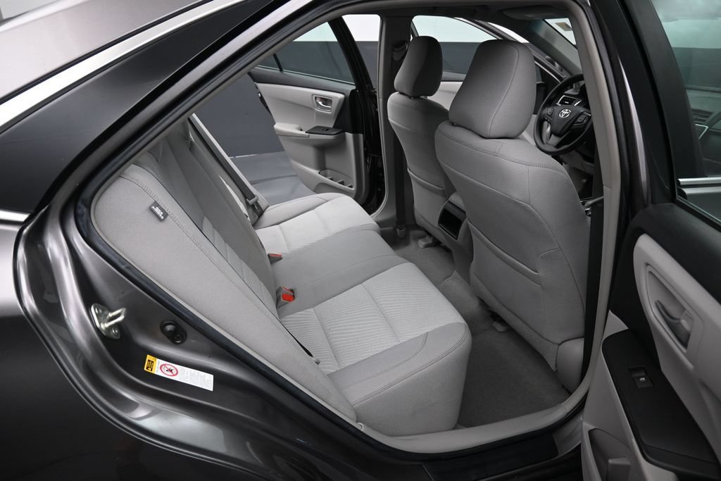 Used 2016 Toyota Camry LE FWD image 29