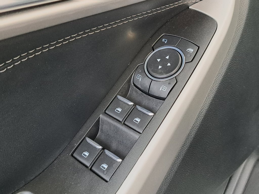 Used 2022 Ford Explorer Limited image 23