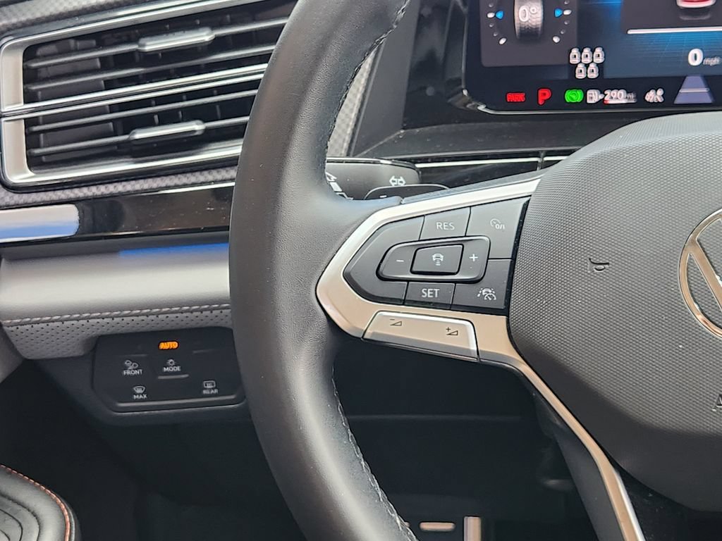 Used 2024 Volkswagen Atlas Peak Edition SE AWD/4WD image 29
