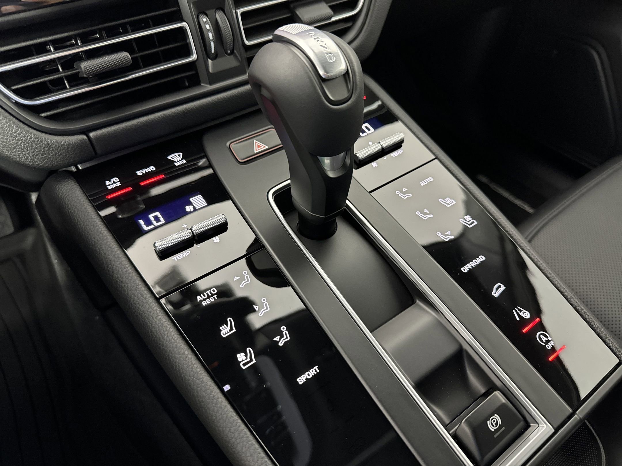 Certified 2025 Porsche Macan image 22