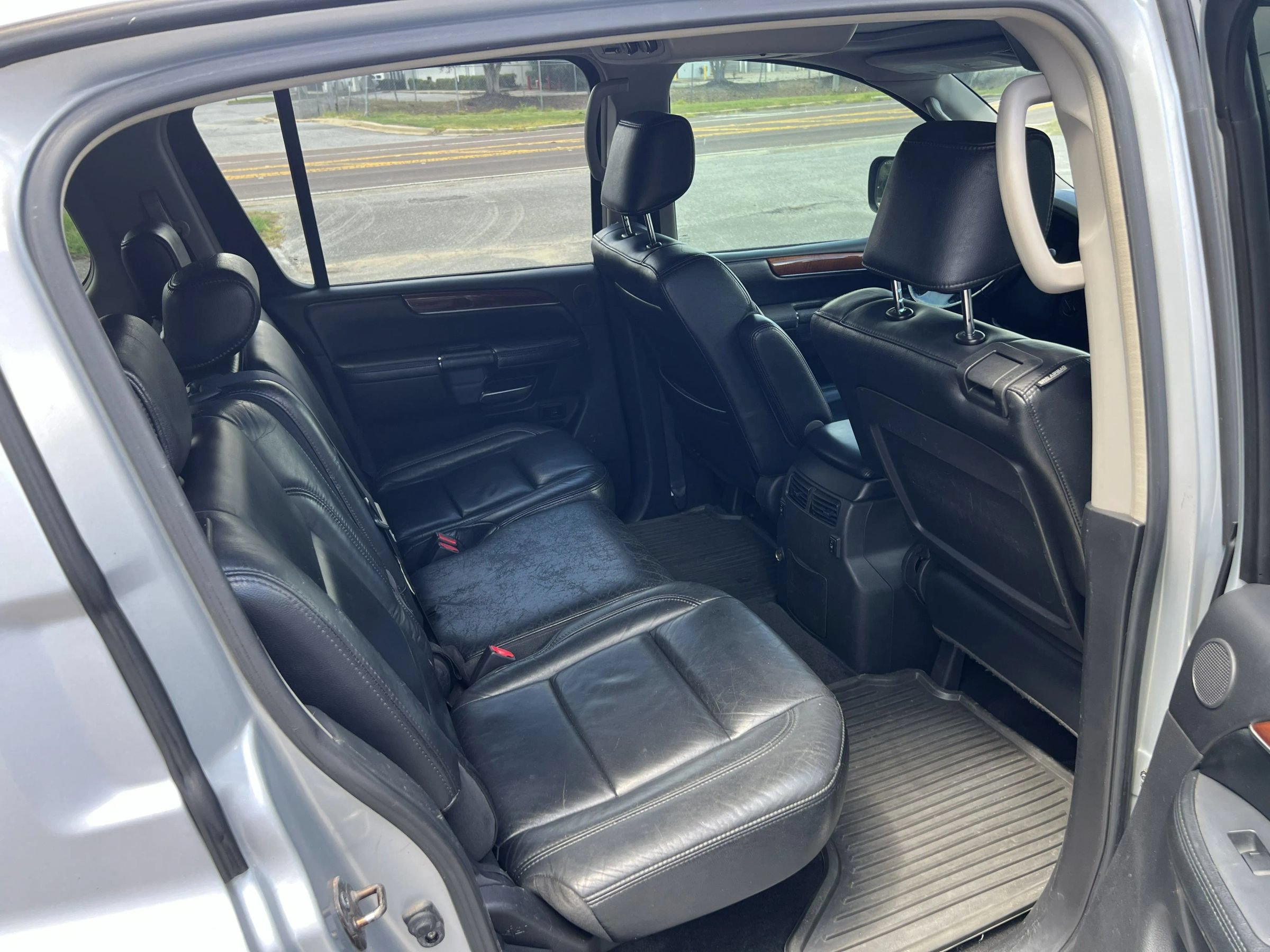Used 2010 INFINITI QX56 4WD w/ Technology Pkg image 15