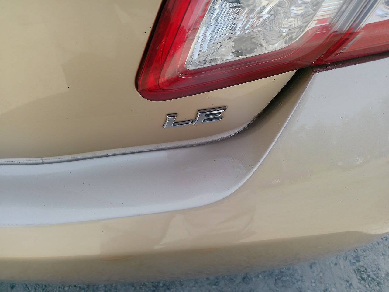 Used 2010 Toyota Camry LE FWD image 15