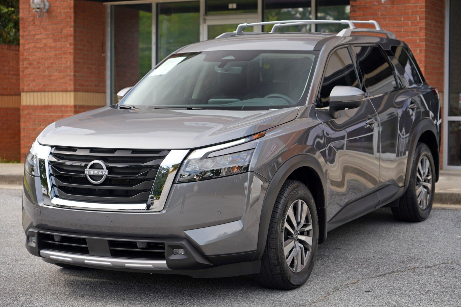 Used 2025 Nissan Pathfinder SL AWD/4WD image 45
