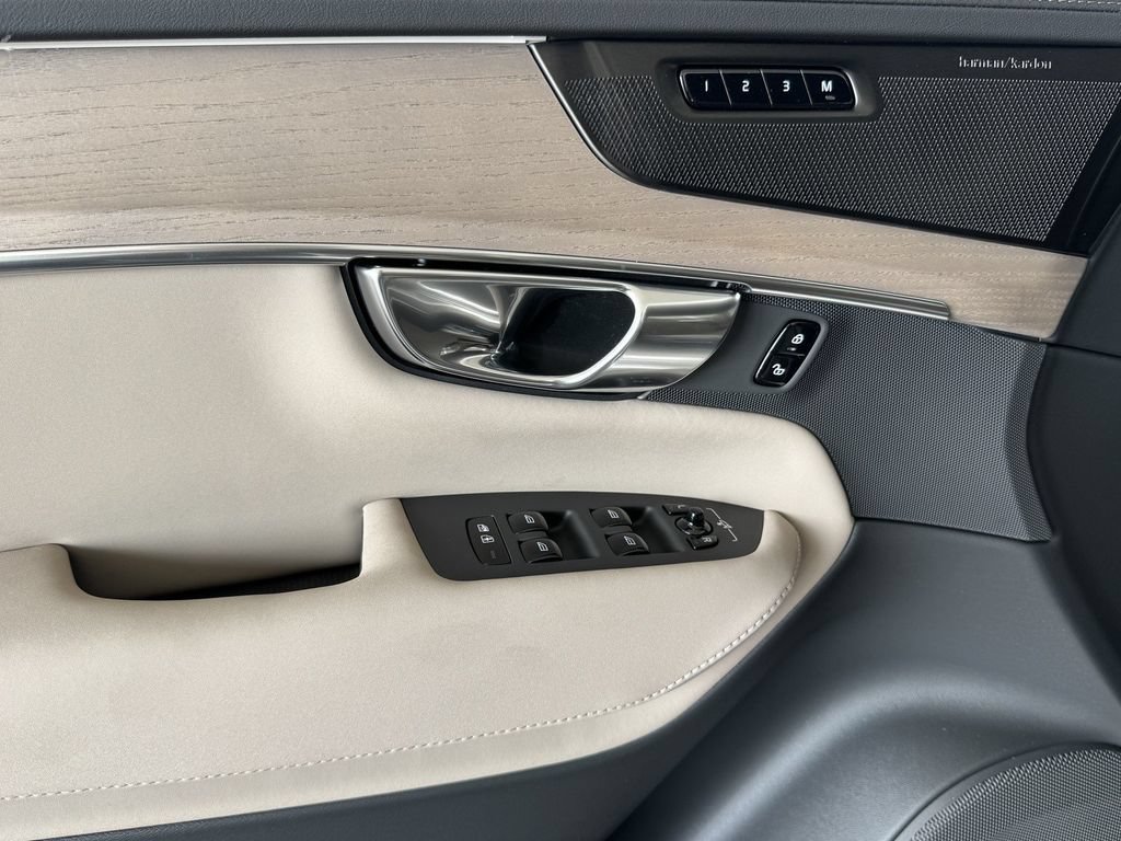 New 2026 Volvo XC90 T8 Plus AWD/4WD image 10
