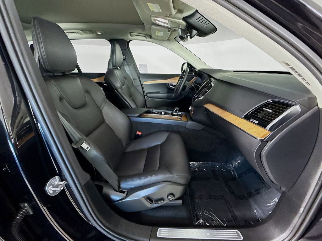 Used 2025 Volvo XC90 B6 Ultra image 30