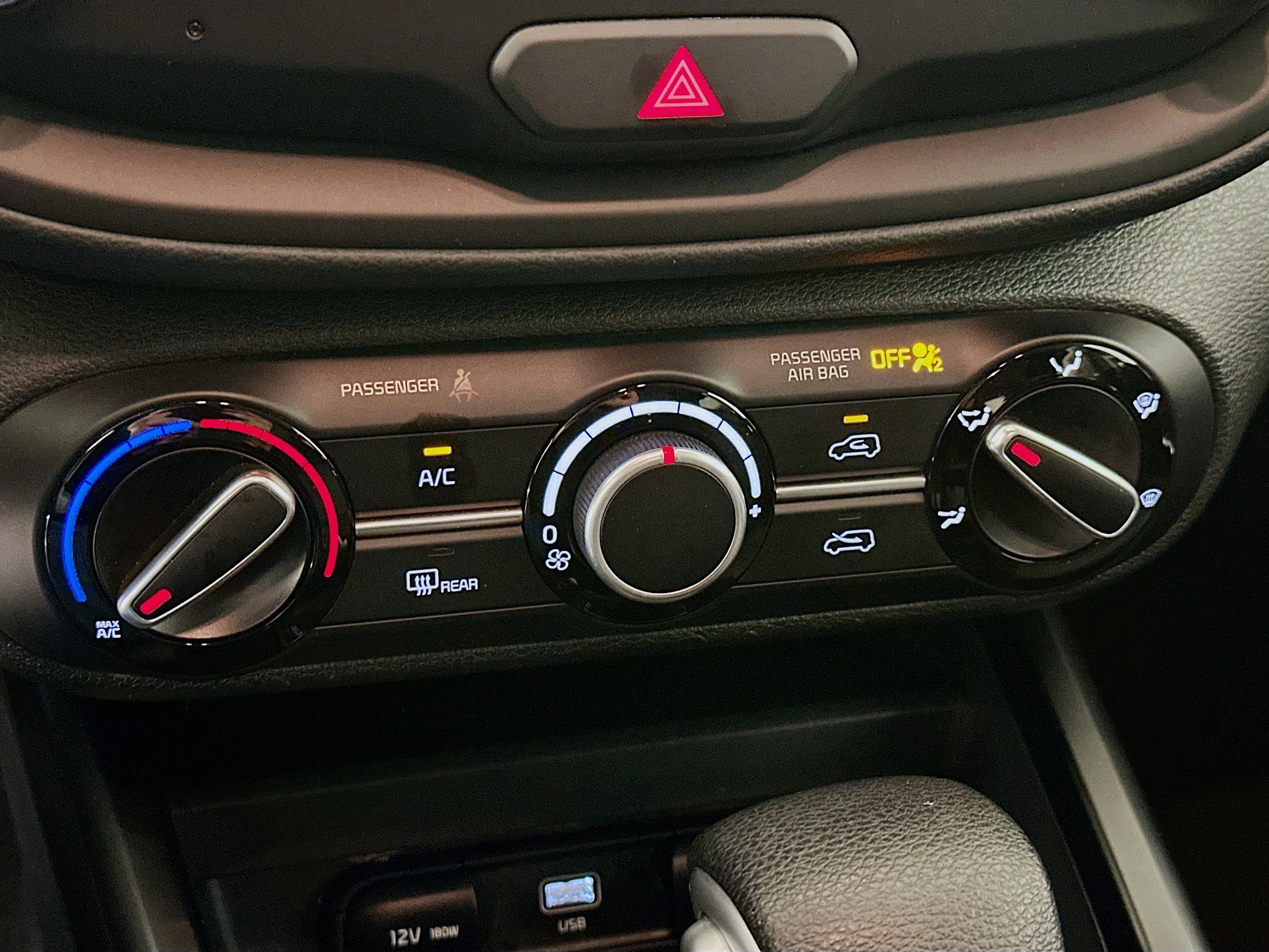 Used 2025 Kia Soul LX w/ LX Technology Package FWD image 23