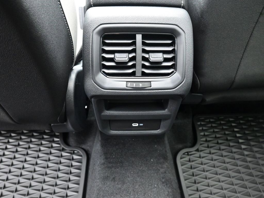 New 2025 Volkswagen Taos SE image 23