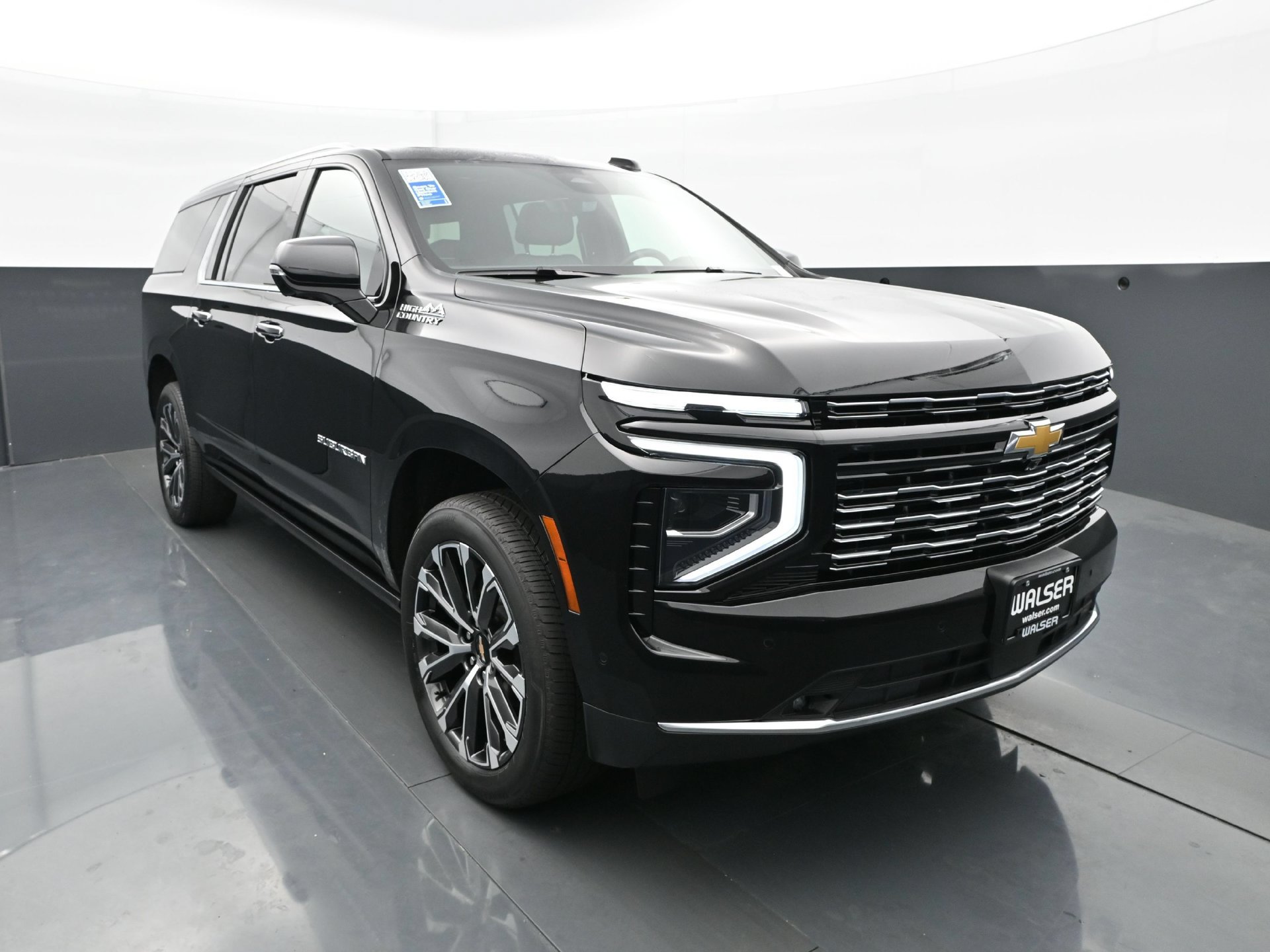 Used 2025 Chevrolet Suburban High Country AWD/4WD image 11