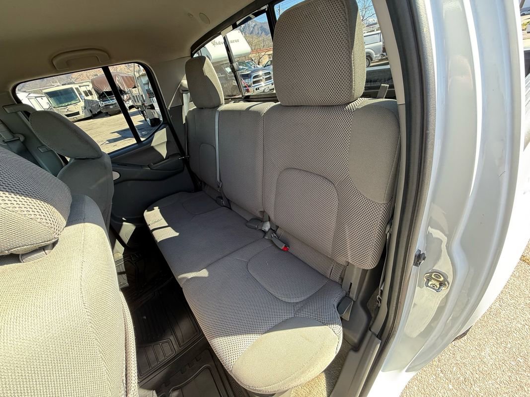 Used 2016 Nissan Frontier SV image 29