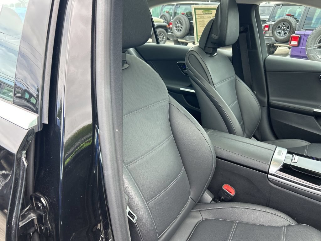 Used 2025 Mercedes-Benz C 300 Sedan image 19