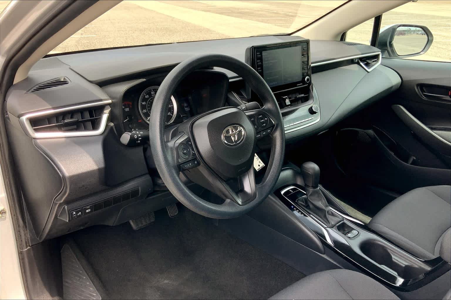 Used 2022 Toyota Corolla LE FWD image 17