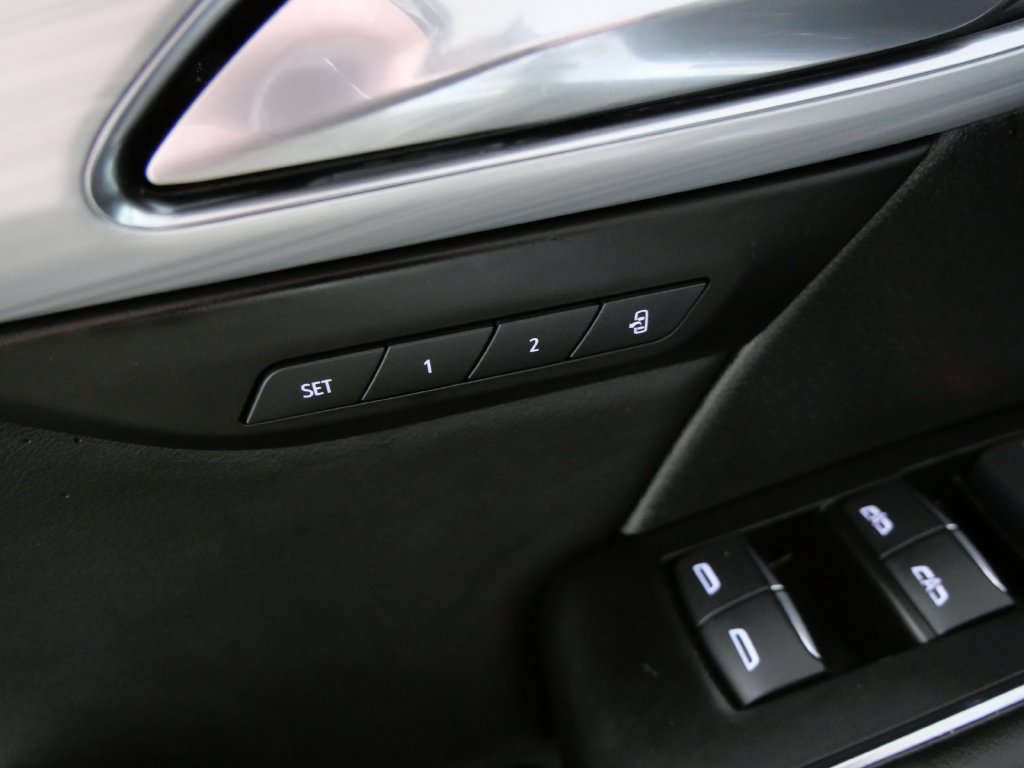 Used 2025 Buick Envision Avenir AWD/4WD image 18