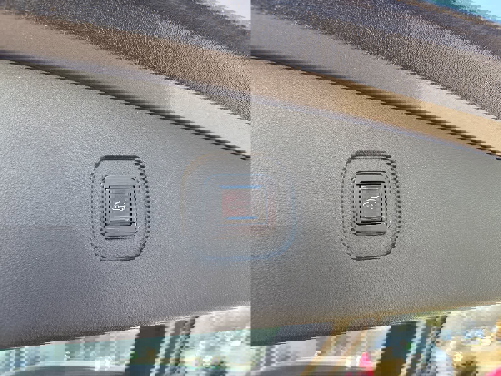 Used 2011 Chevrolet Equinox LTZ image 24