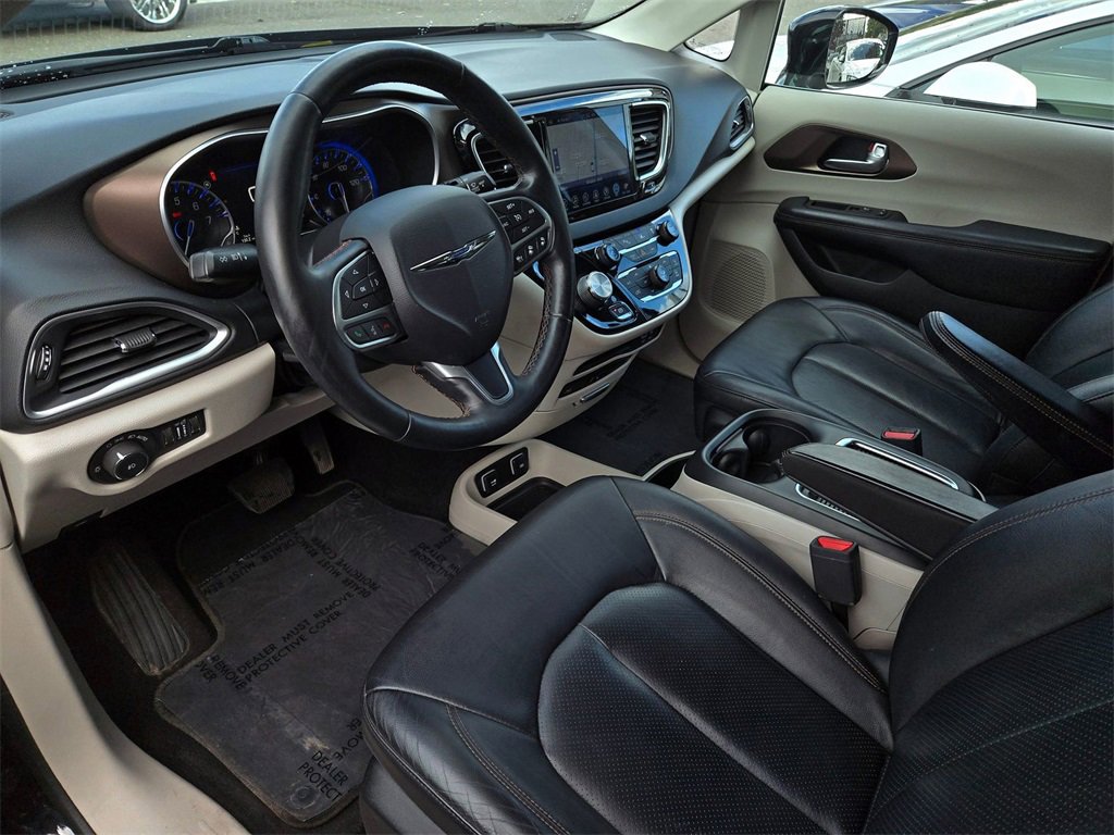 Used 2017 Chrysler Pacifica Touring-L Plus w/ Advanced Safetytec Group image 9