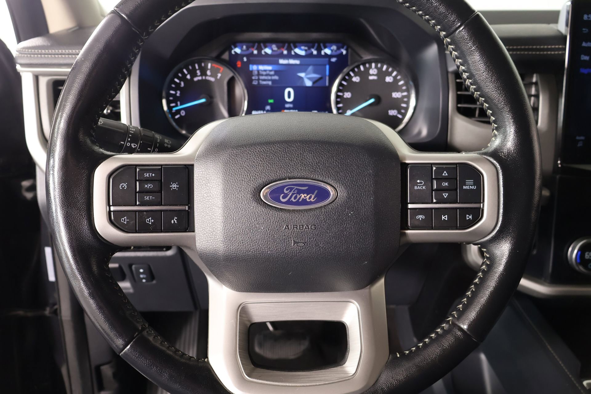 Used 2024 Ford Expedition Max XLT image 3