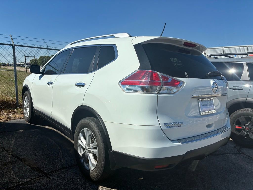 Used 2016 Nissan Rogue SV image 4