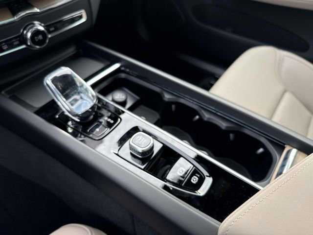 New 2026 Volvo XC60 B5 Plus w/ Climate Package image 28