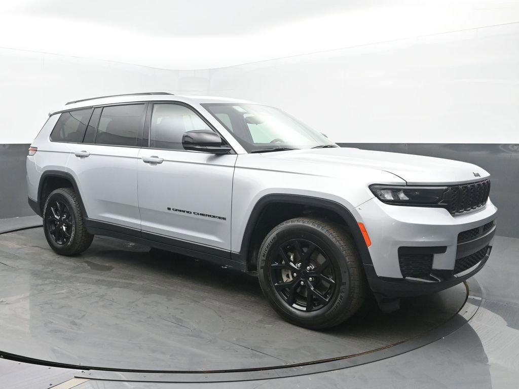 Used 2024 Jeep Grand Cherokee L Laredo image 7