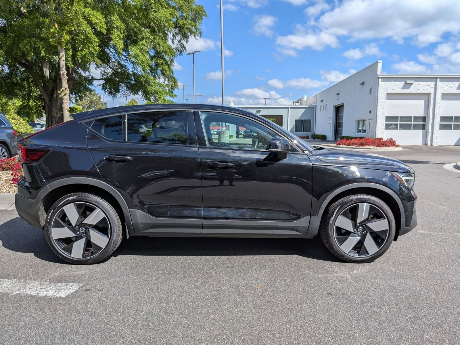 Used 2023 Volvo C40 P8 Recharge Ultimate w/ Protection Package Premier AWD/4WD image 2