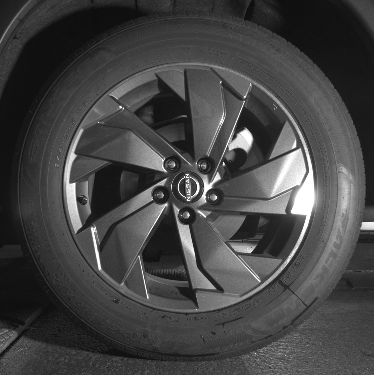 Used 2025 Nissan Rogue SV FWD image 14