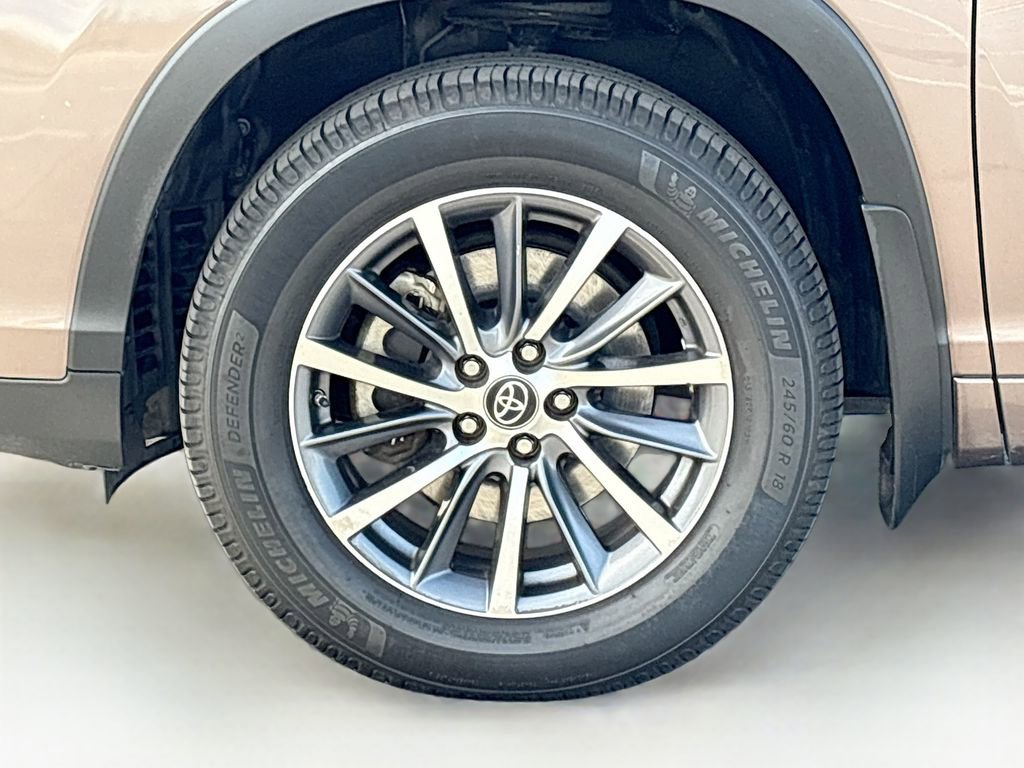 Used 2017 Toyota Highlander XLE AWD/4WD image 30