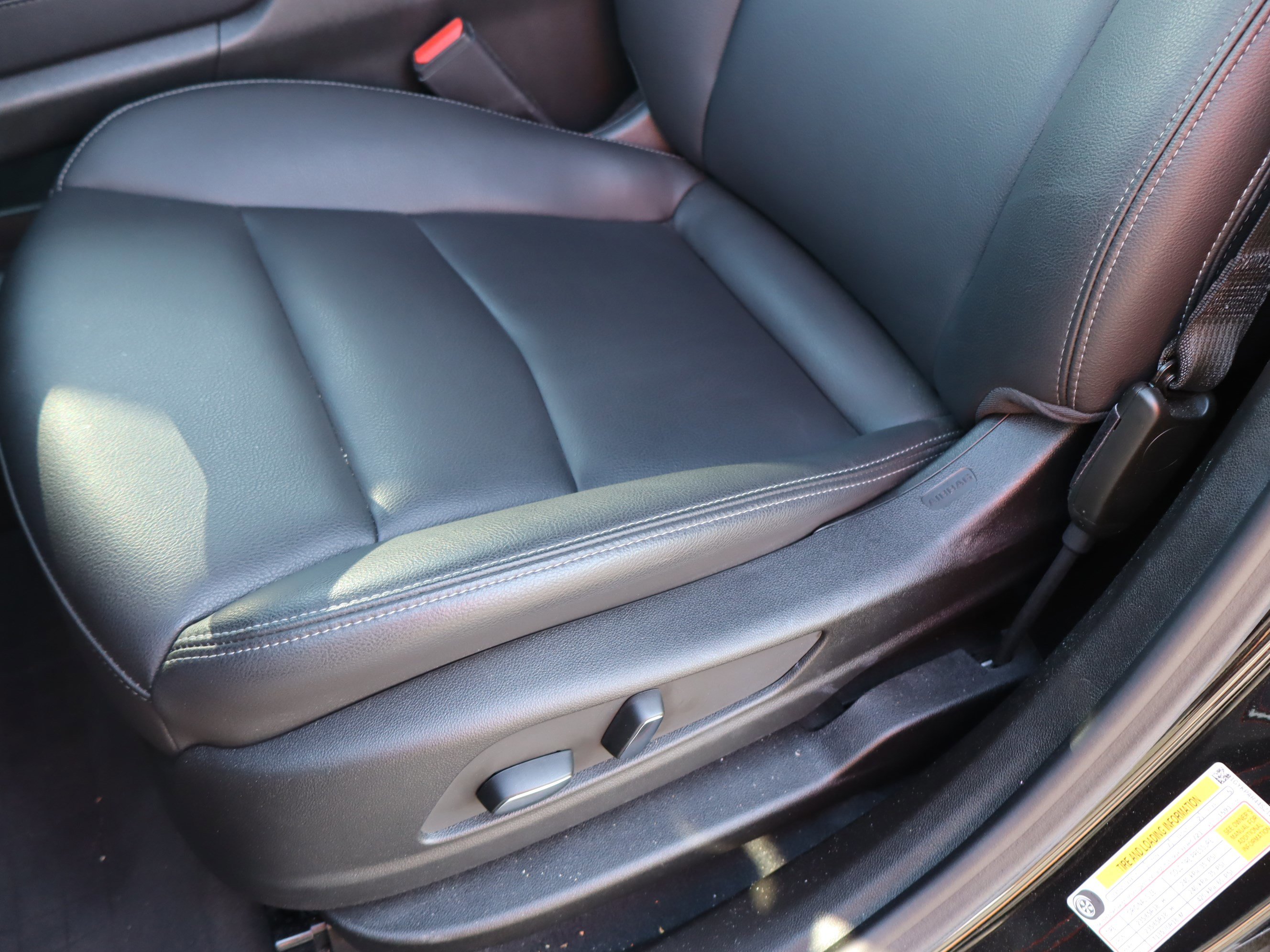 Used 2025 Cadillac XT6 Luxury image 17