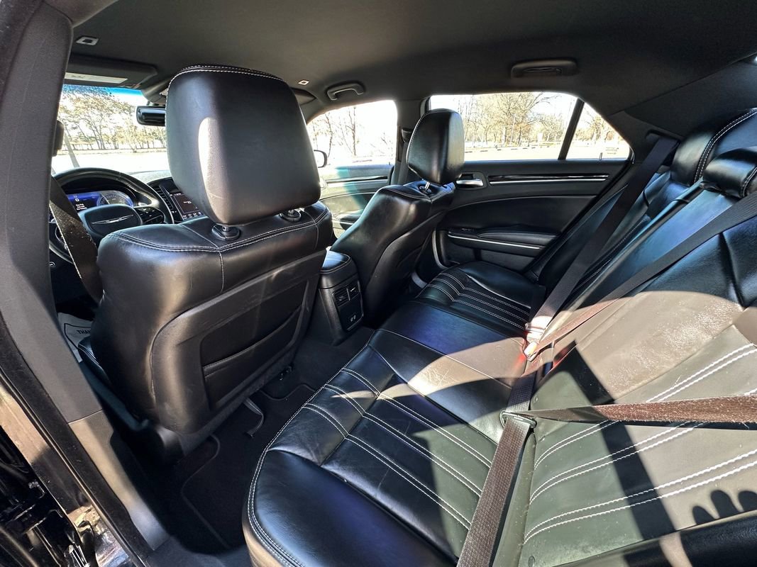 Used 2019 Chrysler 300 S image 25