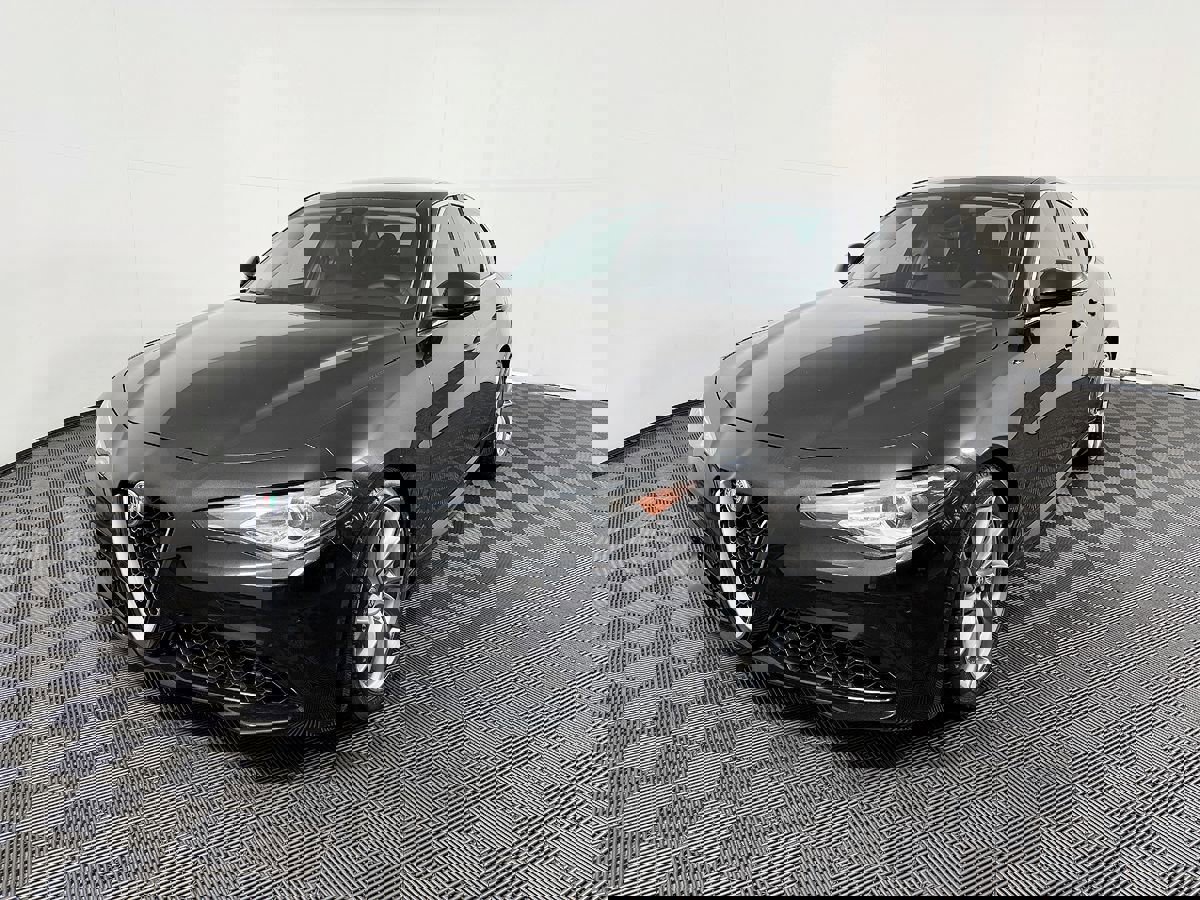 Used 2017 Alfa Romeo Giulia image 3