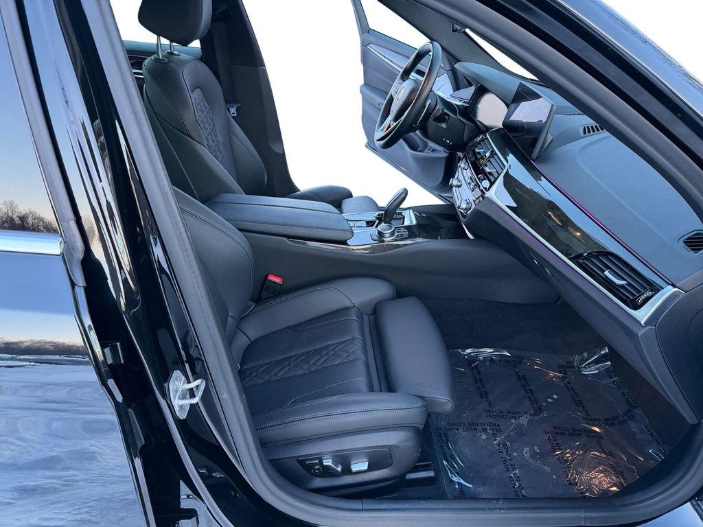 Used 2022 BMW 530i xDrive w/ Premium Package image 15