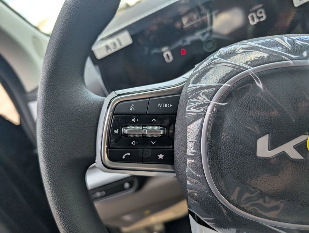 New 2026 Kia Carnival LX FWD image 15