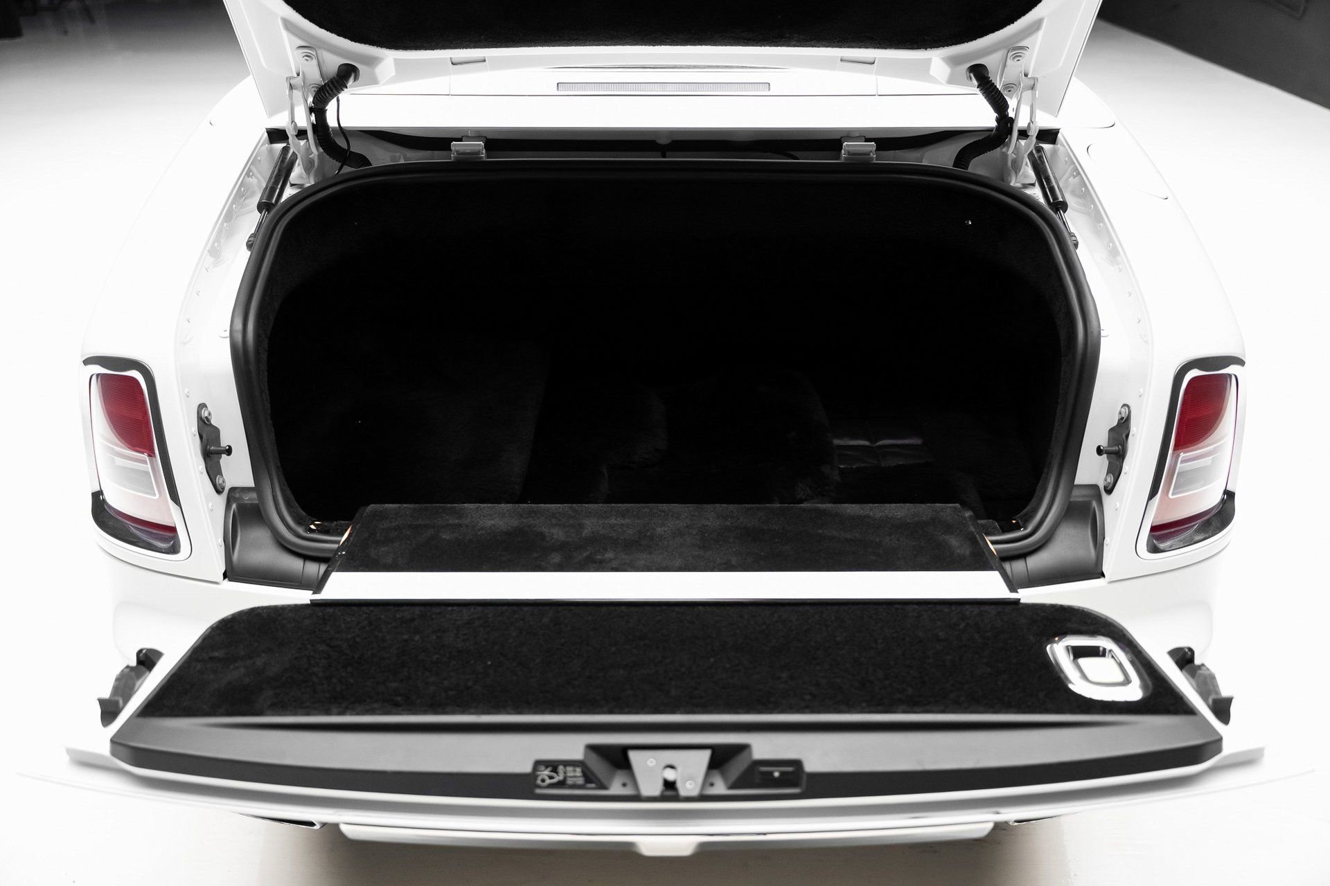 Used 2013 Rolls-Royce Phantom Drophead Coupe image 73