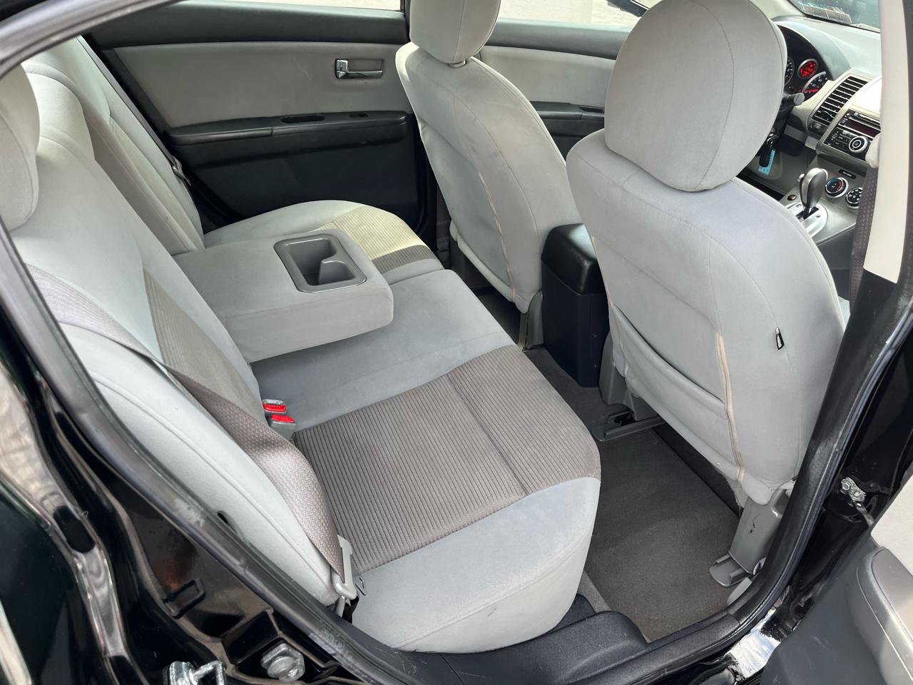 Used 2012 Nissan Sentra 2.0 SR w/ Moonroof Pkg FWD image 29