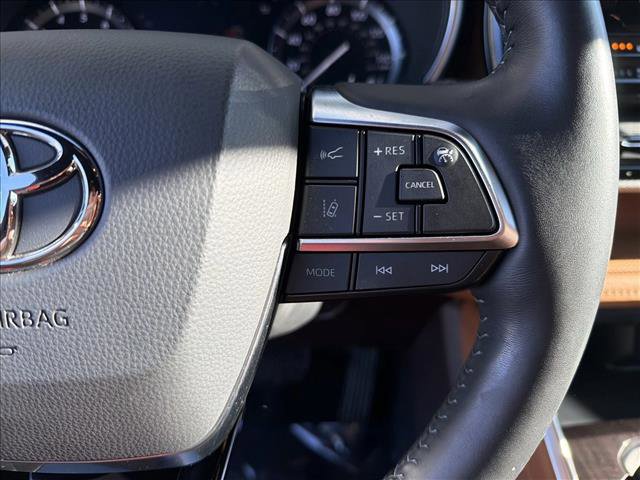 Used 2021 Toyota Highlander Platinum image 16