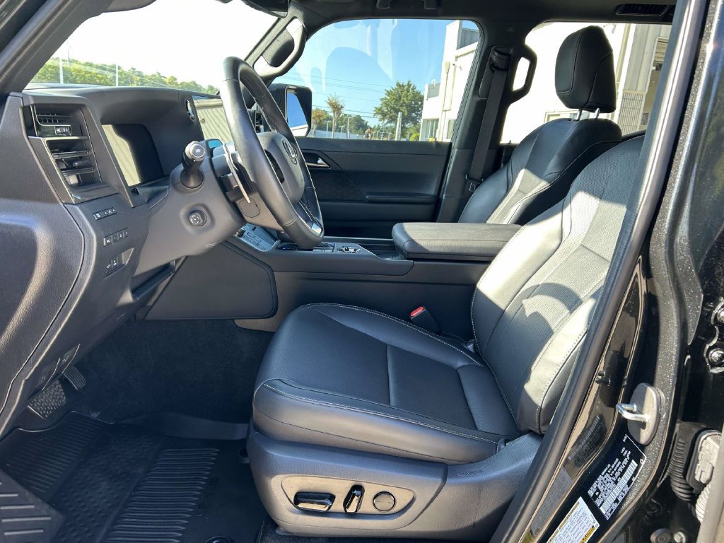 Used 2024 Lexus GX 550 w/ Accessory Package (2T) AWD/4WD image 14