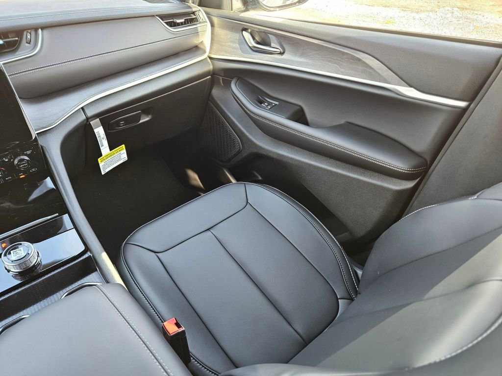New 2025 Jeep Grand Cherokee Limited image 15
