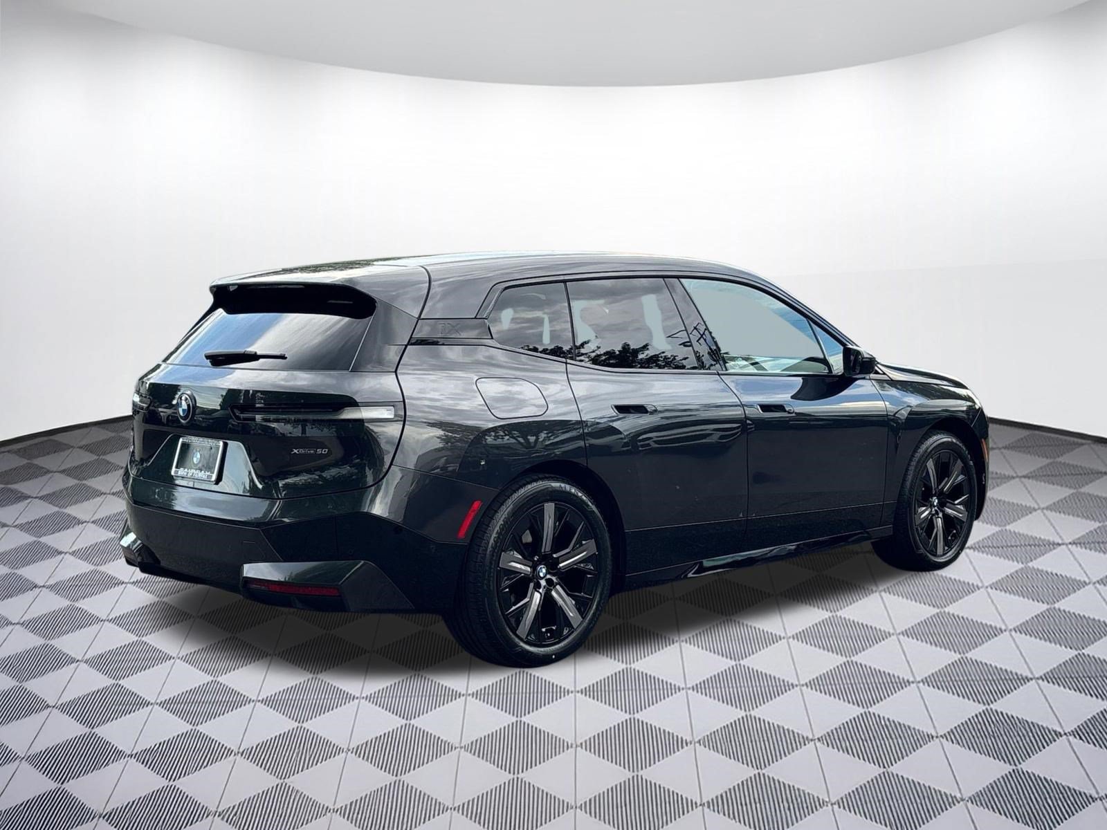 Used 2023 BMW iX xDrive50 w/ Premium Package AWD/4WD image 8