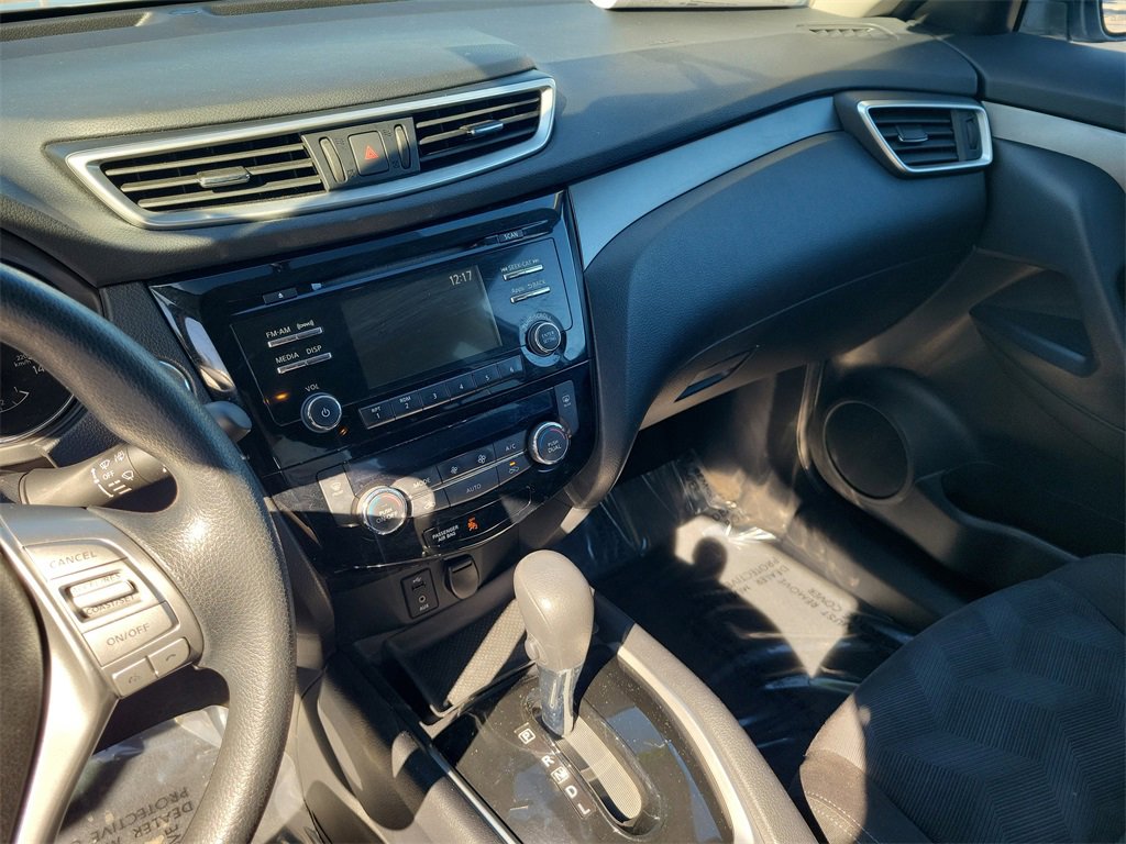 Used 2015 Nissan Rogue SV image 51