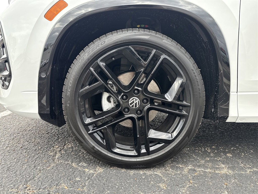 New 2026 Volkswagen Tiguan SE R-Line image 9