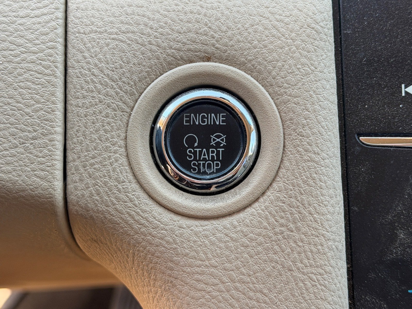 Used 2013 Ford Taurus SEL FWD image 11