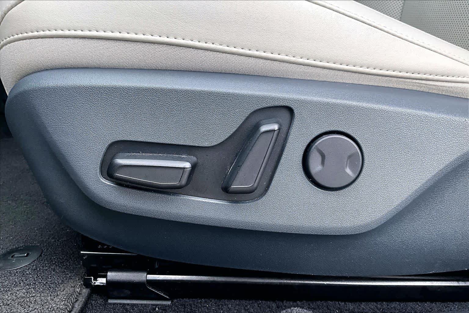 Certified 2023 Kia EV6 Wind w/ Wind Technology Package RWD image 30