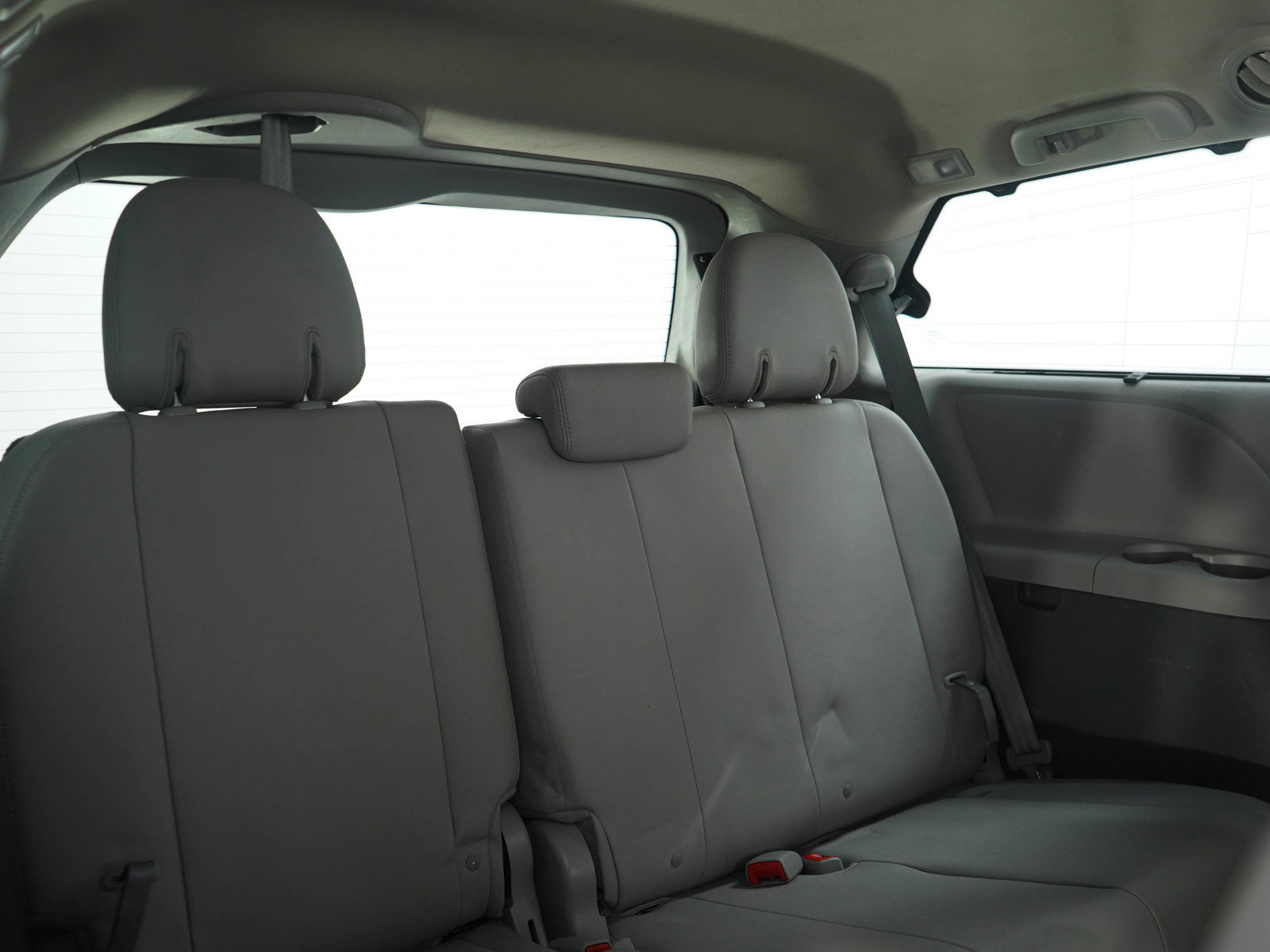 Used 2015 Toyota Sienna XLE image 16