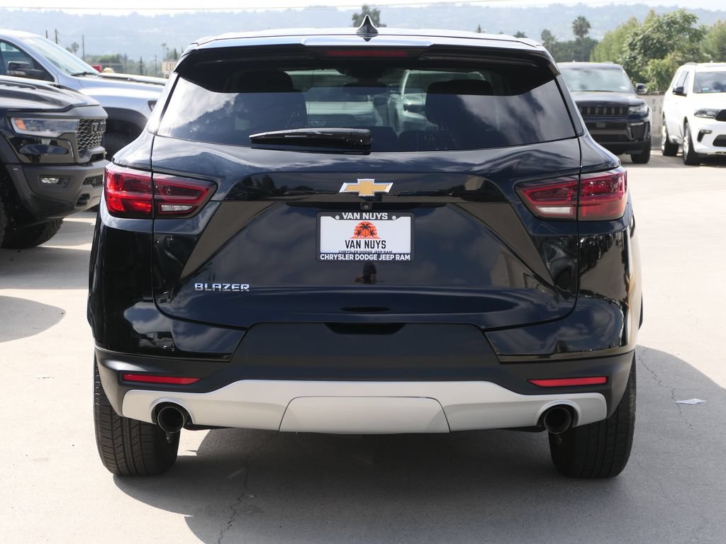 Used 2025 Chevrolet Blazer LT FWD image 5