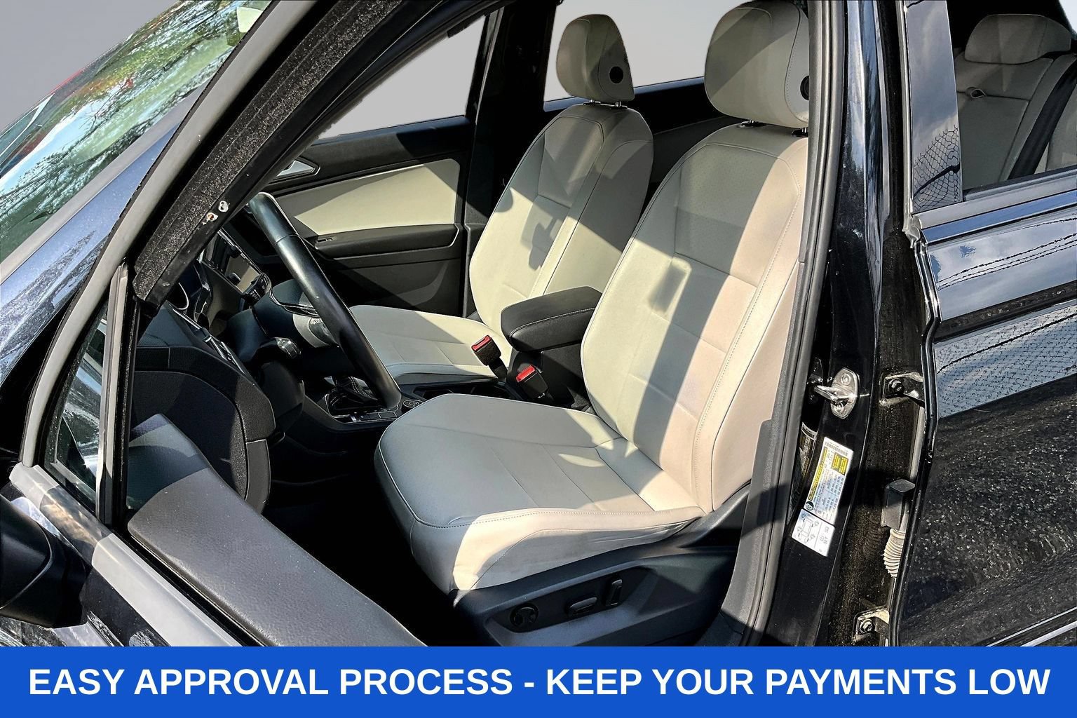 Used 2021 Volkswagen Tiguan SEL AWD/4WD image 25