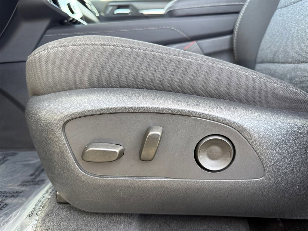 Used 2025 GMC Acadia Elevation image 10