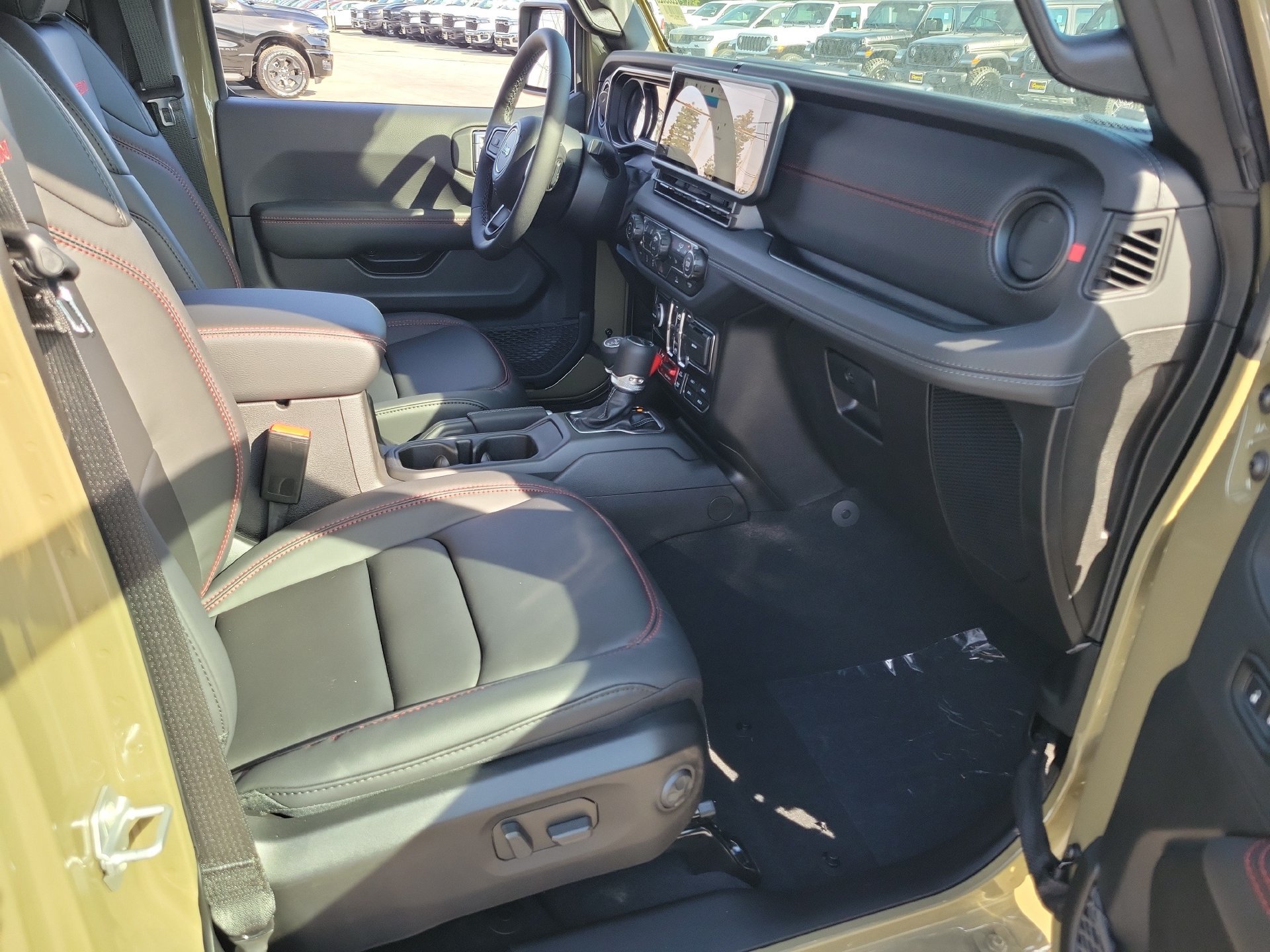 New 2026 Jeep Gladiator Rubicon w/ Steel Bumper Group AWD/4WD image 14