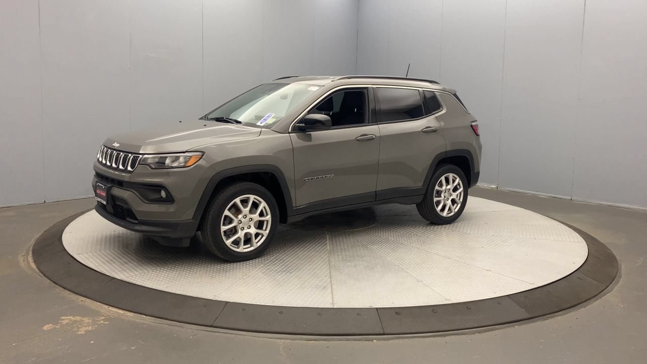 Used 2023 Jeep Compass Latitude AWD/4WD image 9