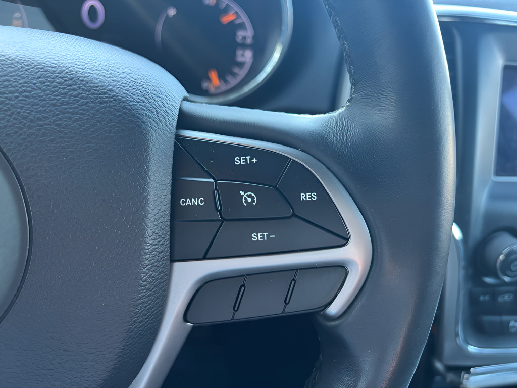 Used 2019 Jeep Grand Cherokee Laredo AWD/4WD image 22