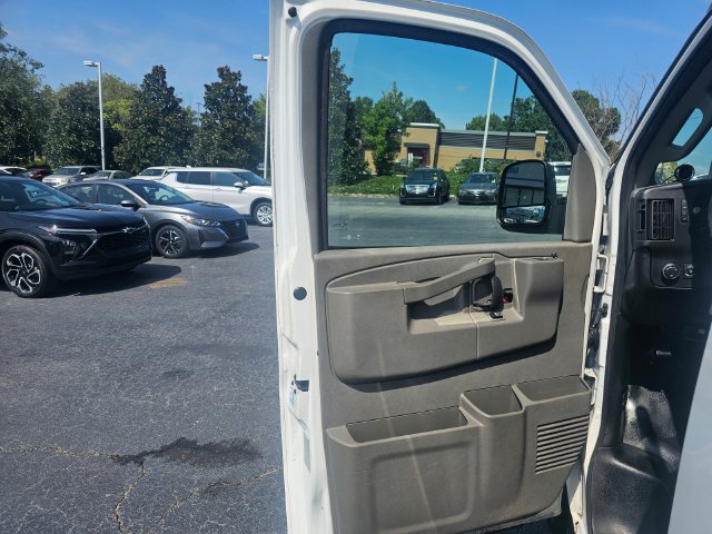 Used 2018 Chevrolet Express 2500 w/ Driver Convenience Package RWD image 23