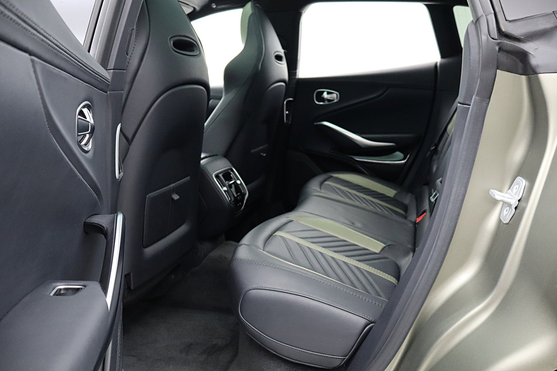 Used 2023 Aston Martin DBX 707 image 48