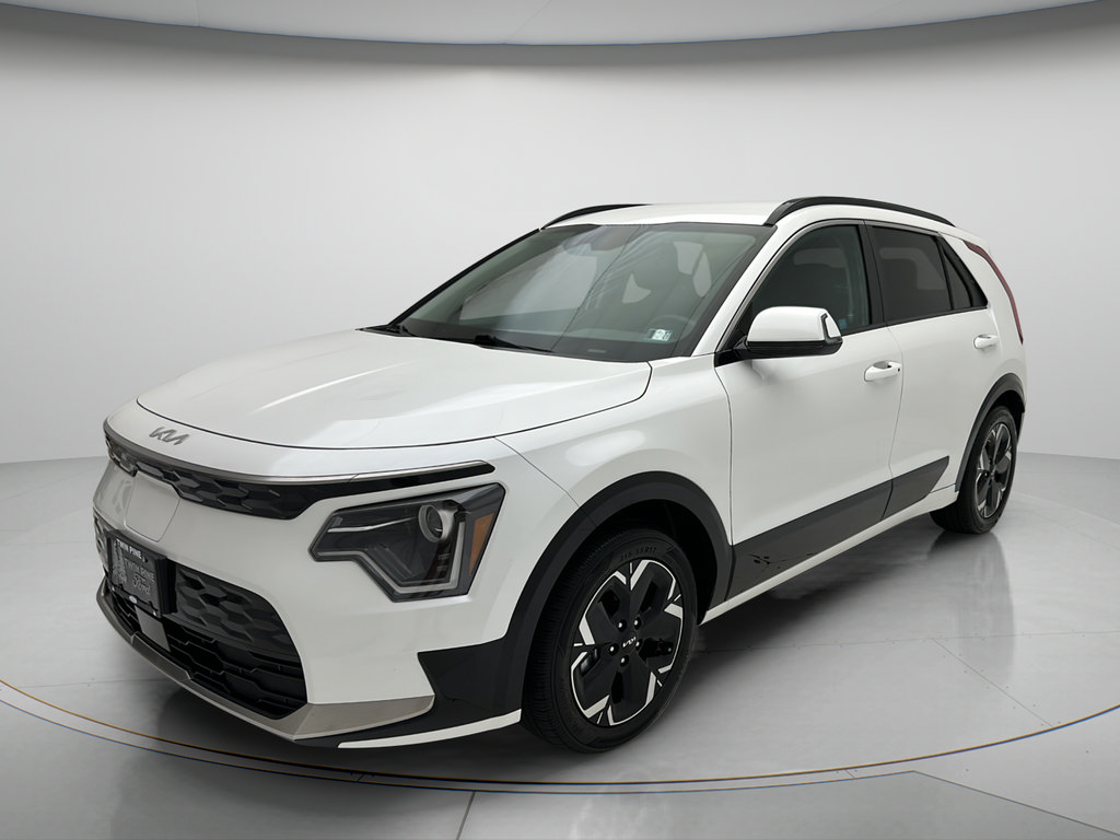Used 2024 Kia Niro Wind w/ Wind Preserve Package FWD image 3